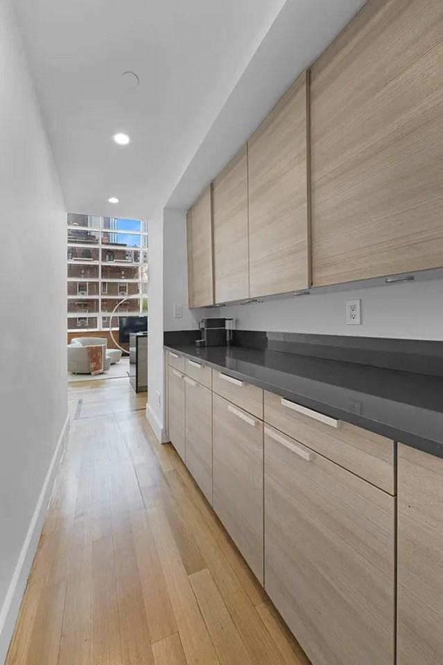 Lexington Ave #3R - Photo 4 of 7