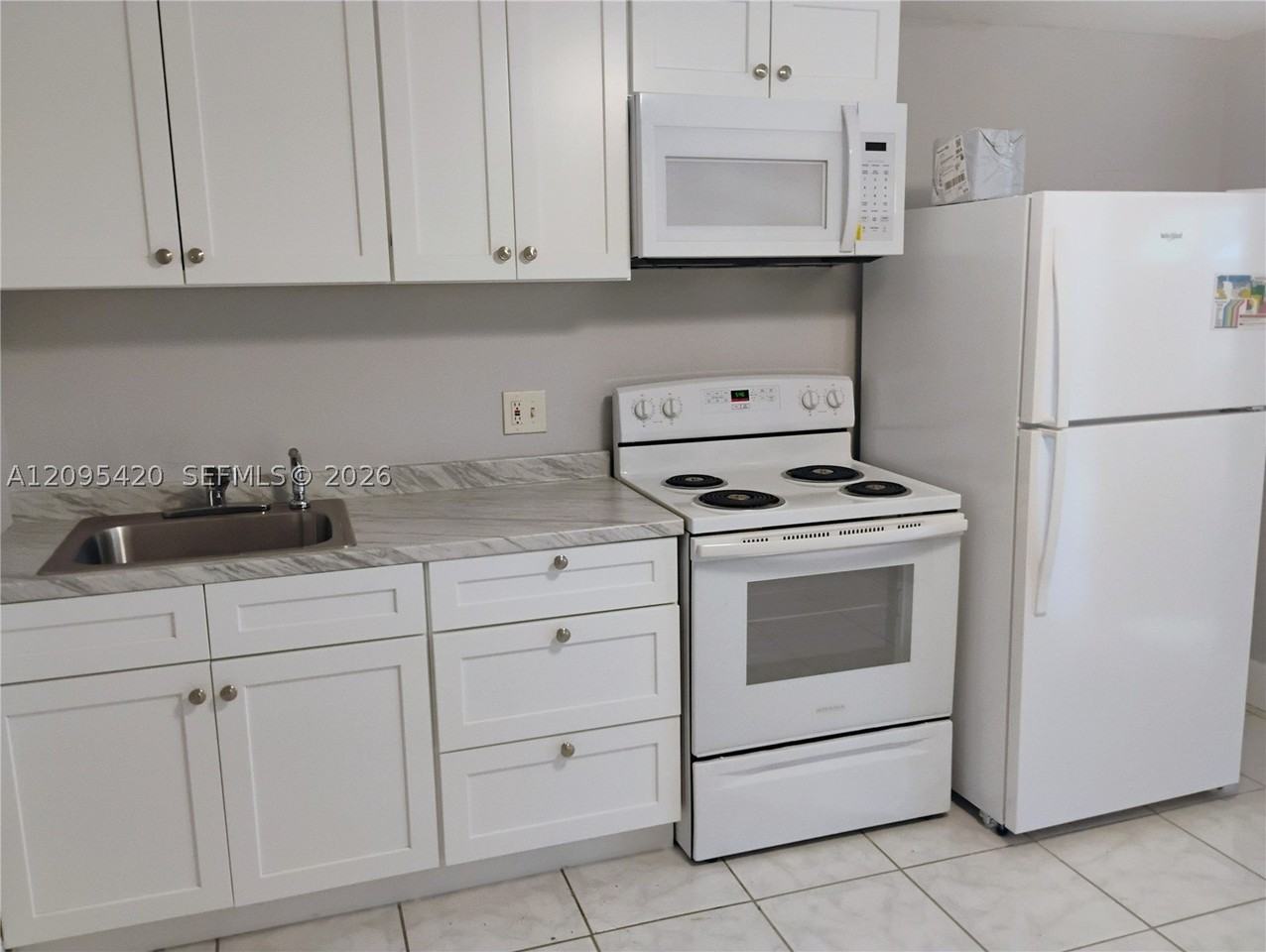 242 Se Park St #2 - Photo 5 of 11