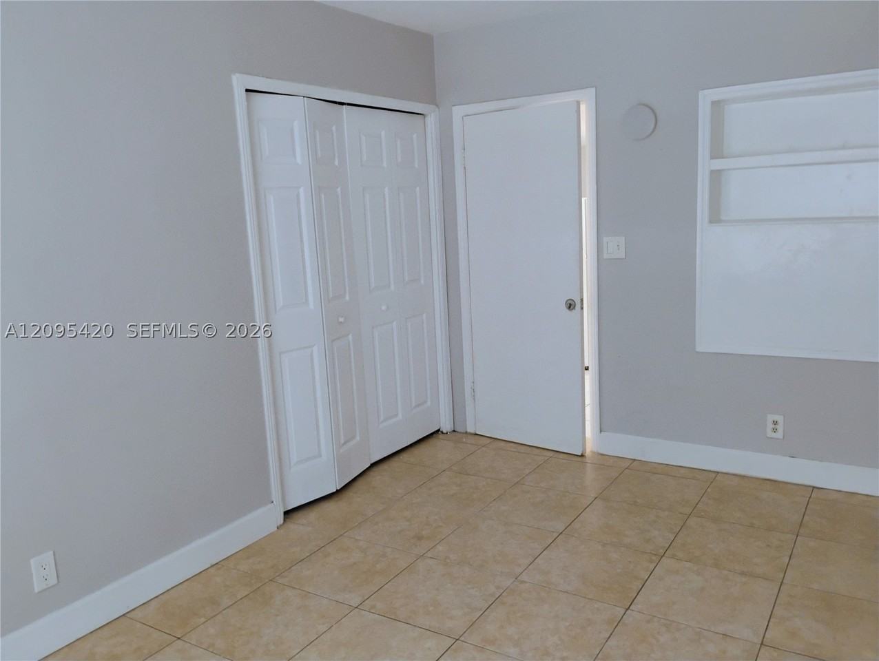 242 Se Park St #2 - Photo 7 of 11