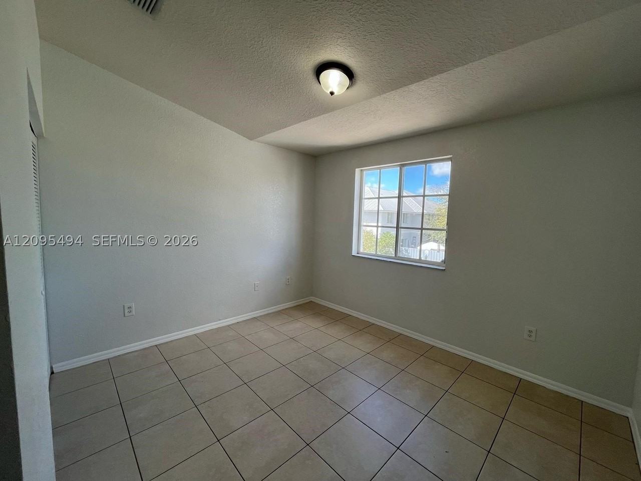 1675 Se 9th Ter - Photo 4 of 15