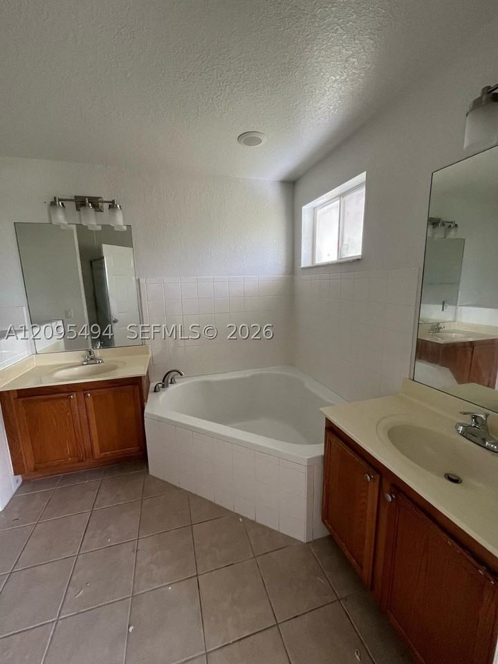 1675 Se 9th Ter - Photo 5 of 15