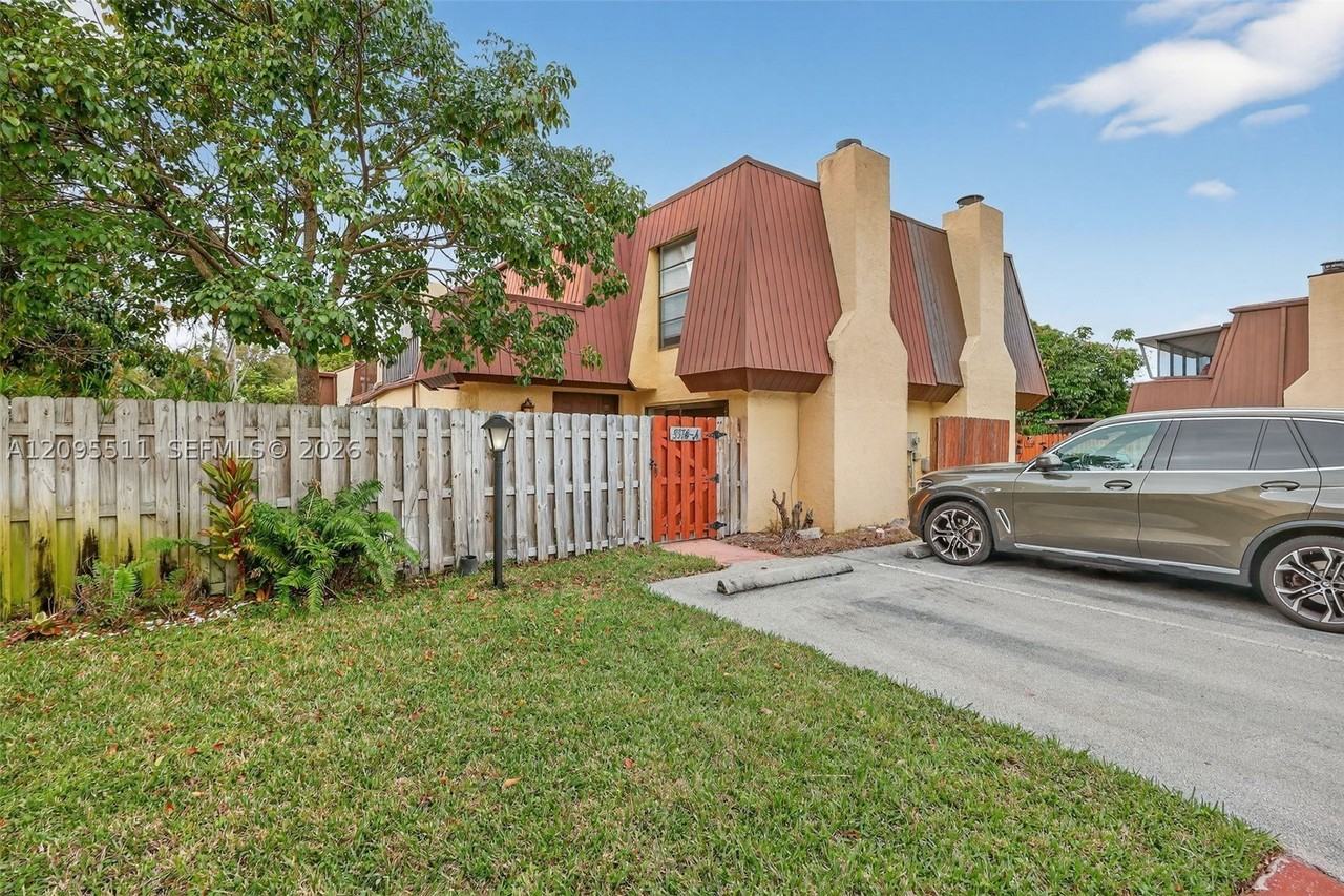 3516 Gardens East Dr #A - Photo 5 of 44
