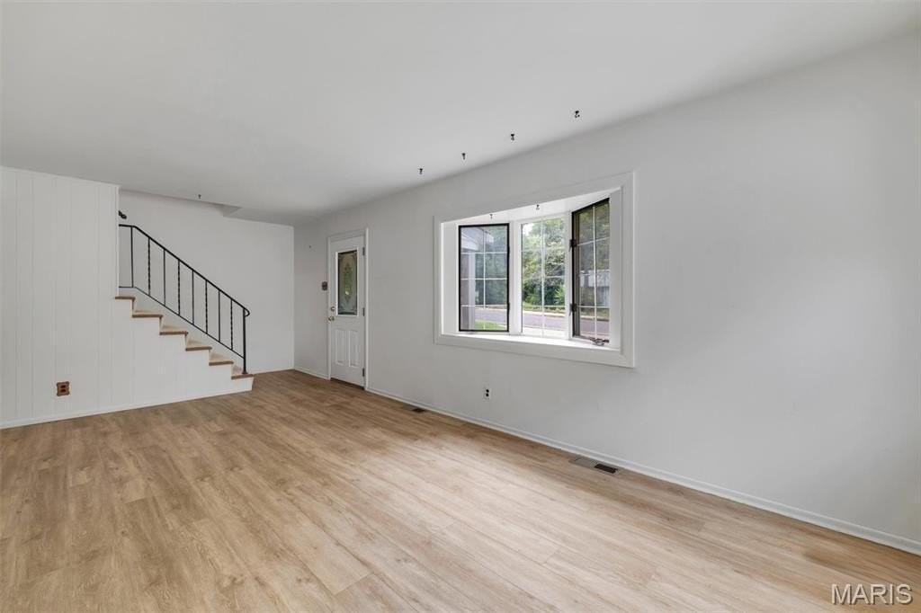 640 S Sappington Rd - Photo 5 of 37