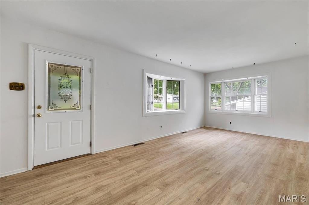 640 S Sappington Rd - Photo 6 of 37
