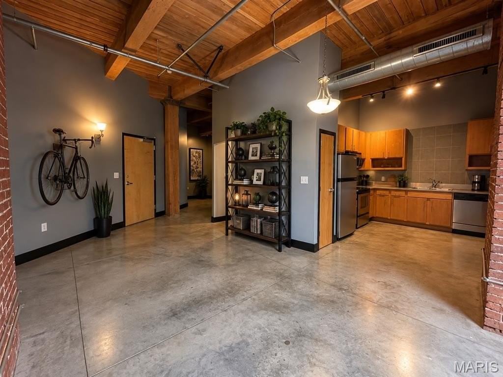 1113 Washington Ave #512 - Photo 2 of 21