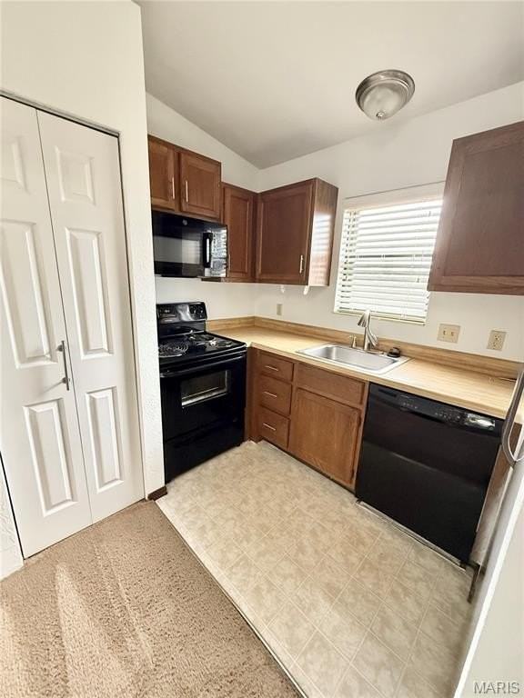 110 Ashley Dr - Photo 5 of 10