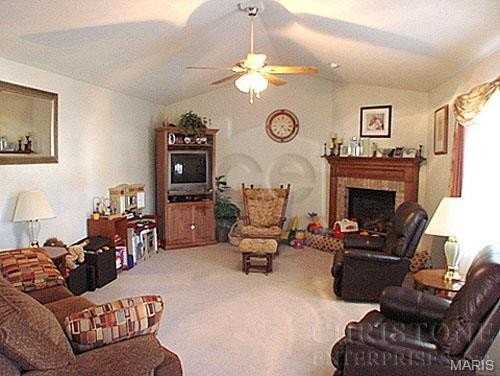 107 Harbor Pt - Photo 3 of 32