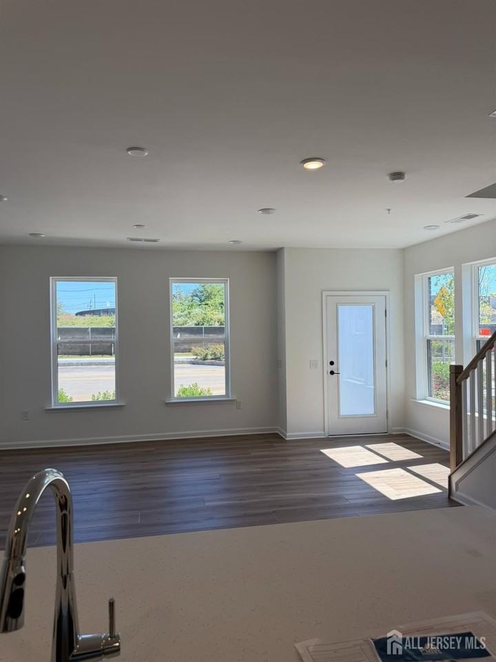 918 District Boulevard - Photo 3 of 19
