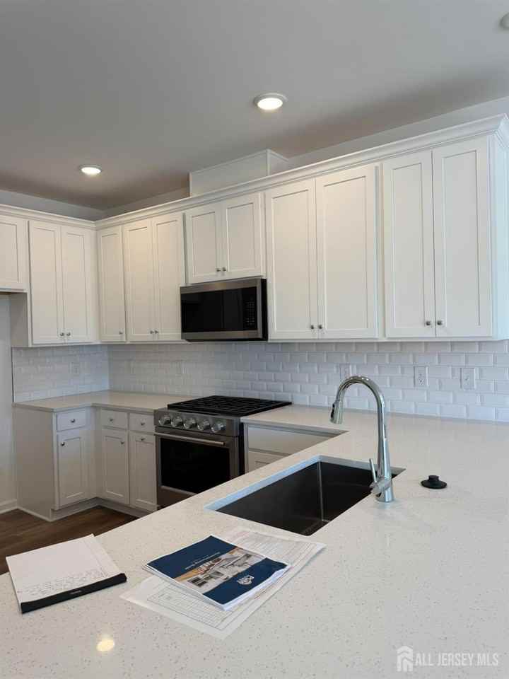 918 District Boulevard - Photo 5 of 19
