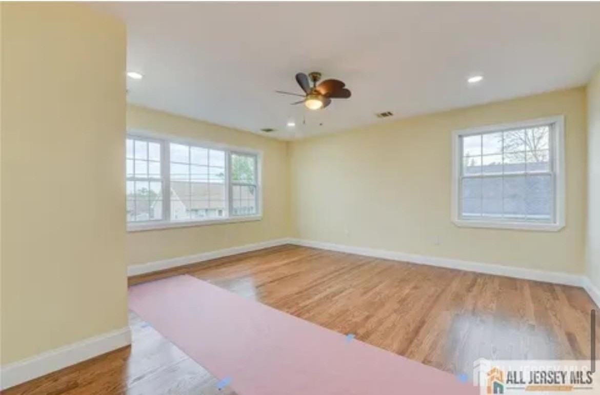 607 Almon Ave - Photo 5 of 10