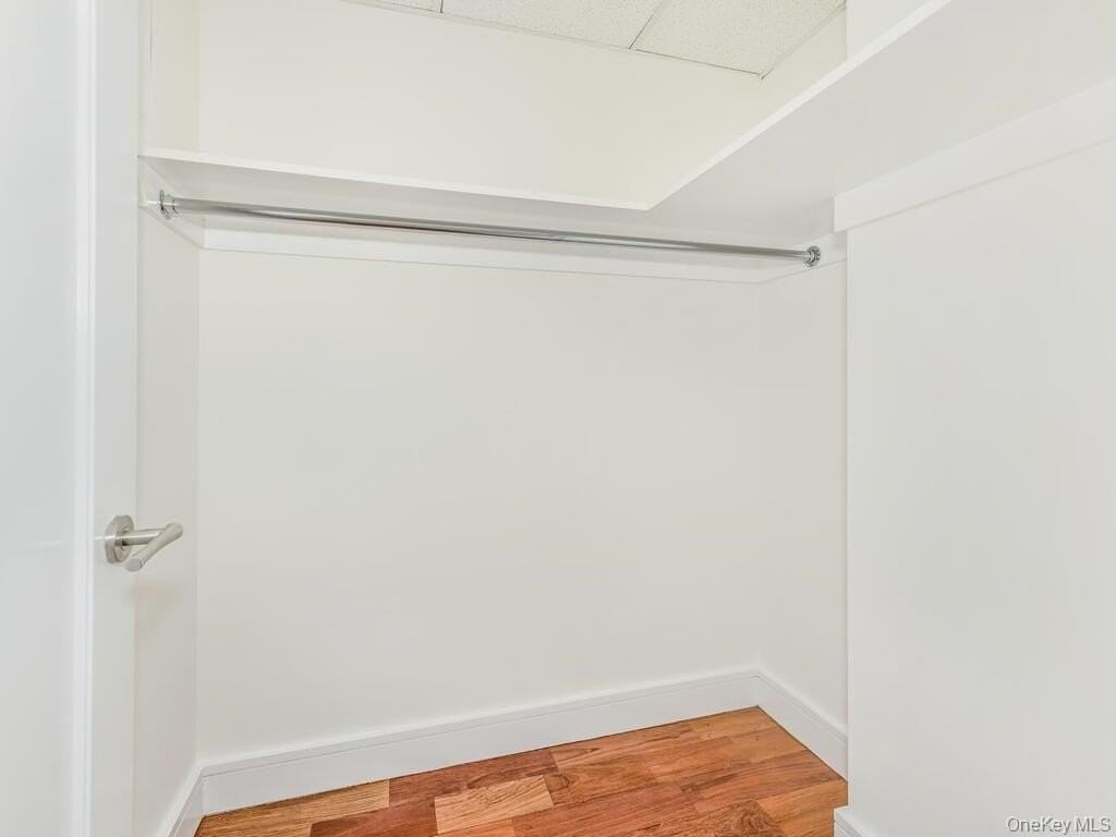 3620 Oxford Ave - Photo 5 of 36