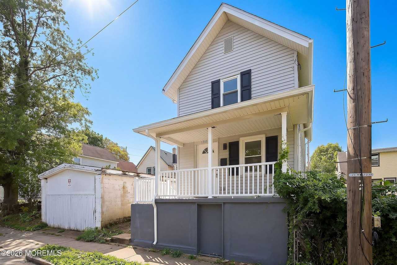 1310 Summerfield Ave - Photo 2 of 19