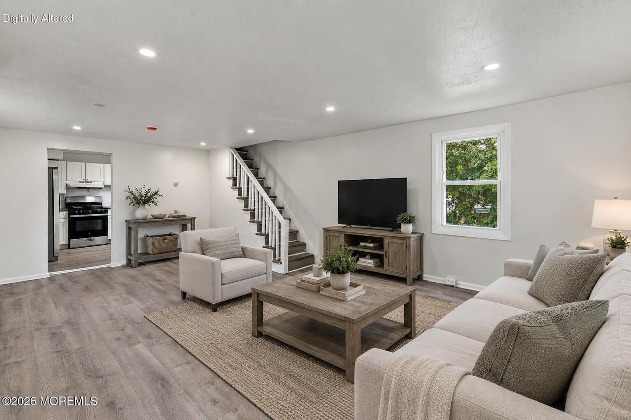 1310 Summerfield Ave - Photo 4 of 19