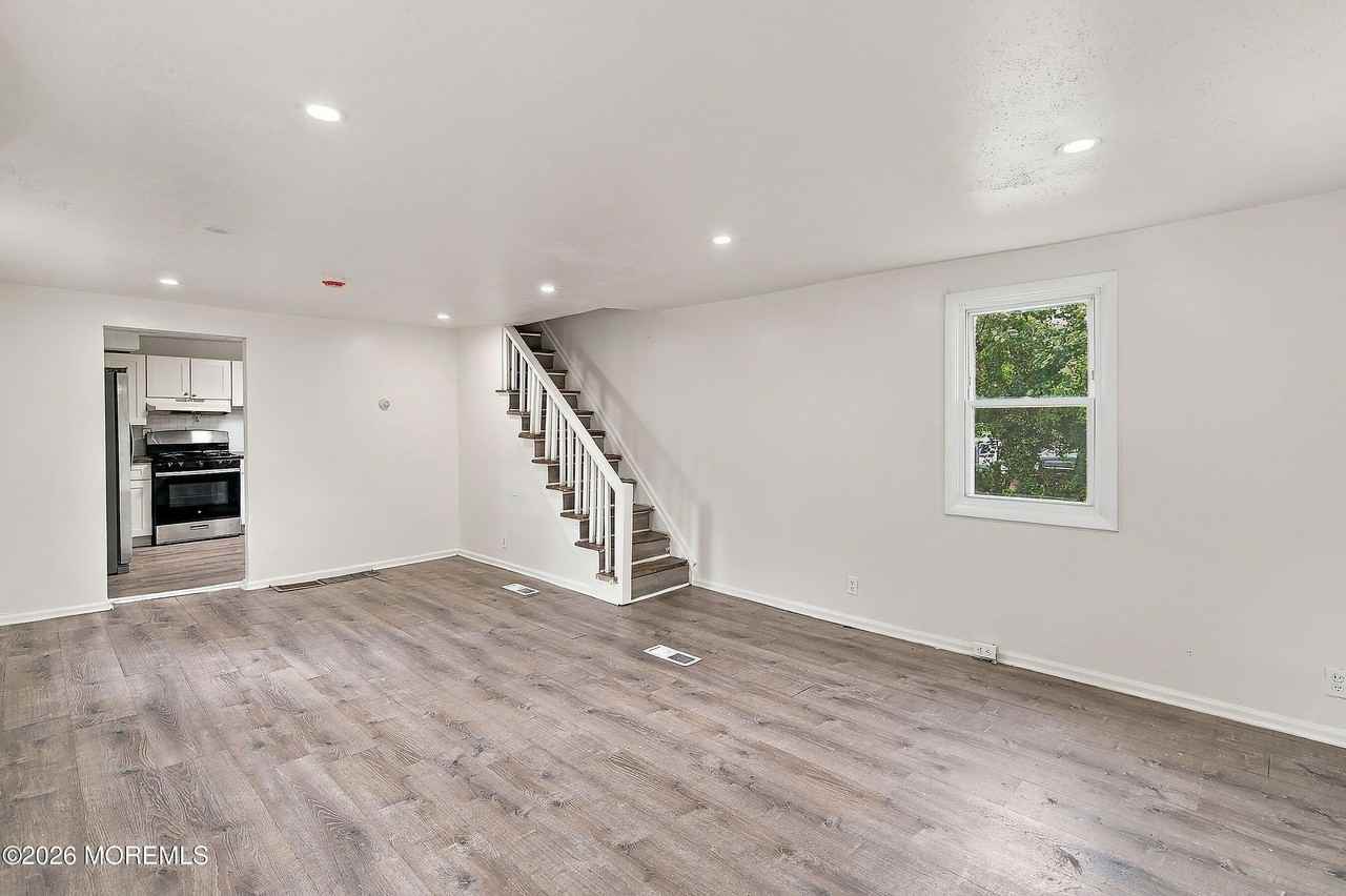 1310 Summerfield Ave - Photo 5 of 19