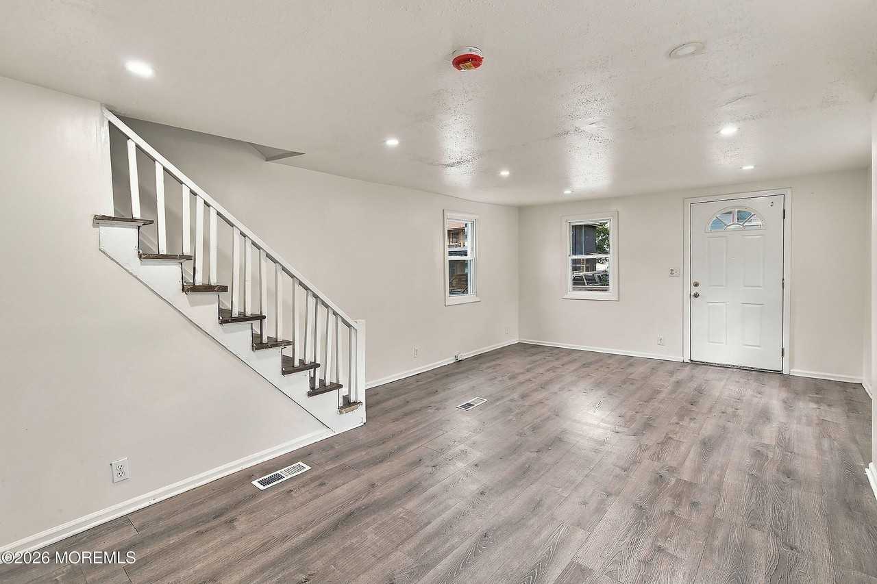 1310 Summerfield Ave - Photo 7 of 19