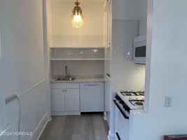 featured image of 212 11th Ave #A