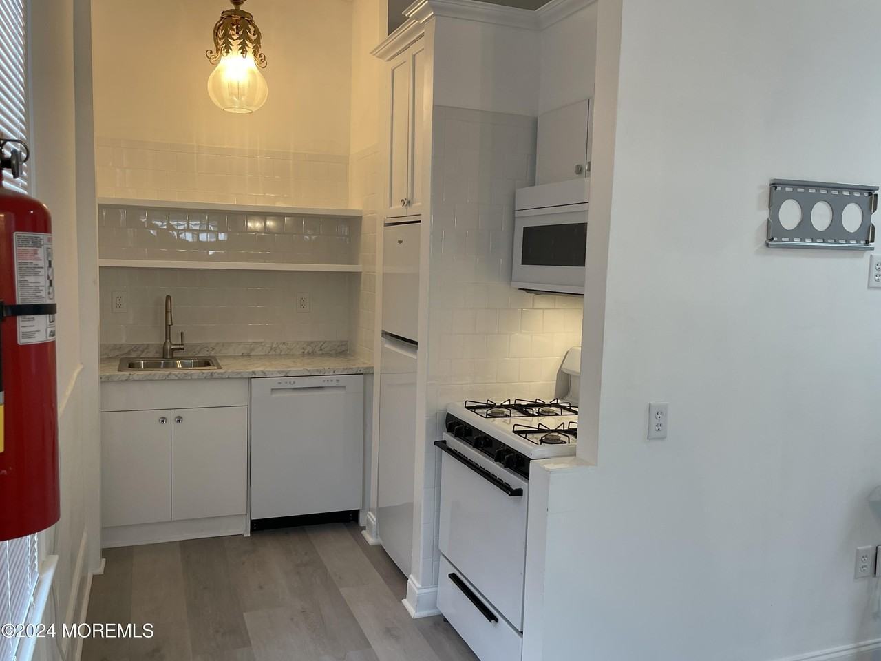 212 11th Ave #A - Photo 5 of 19