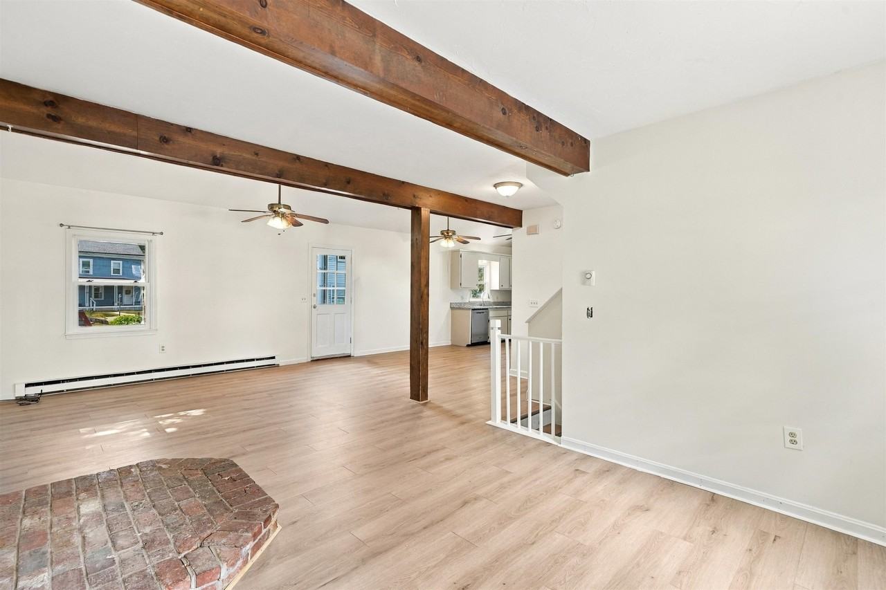 8 Ash St - Photo 5 of 28