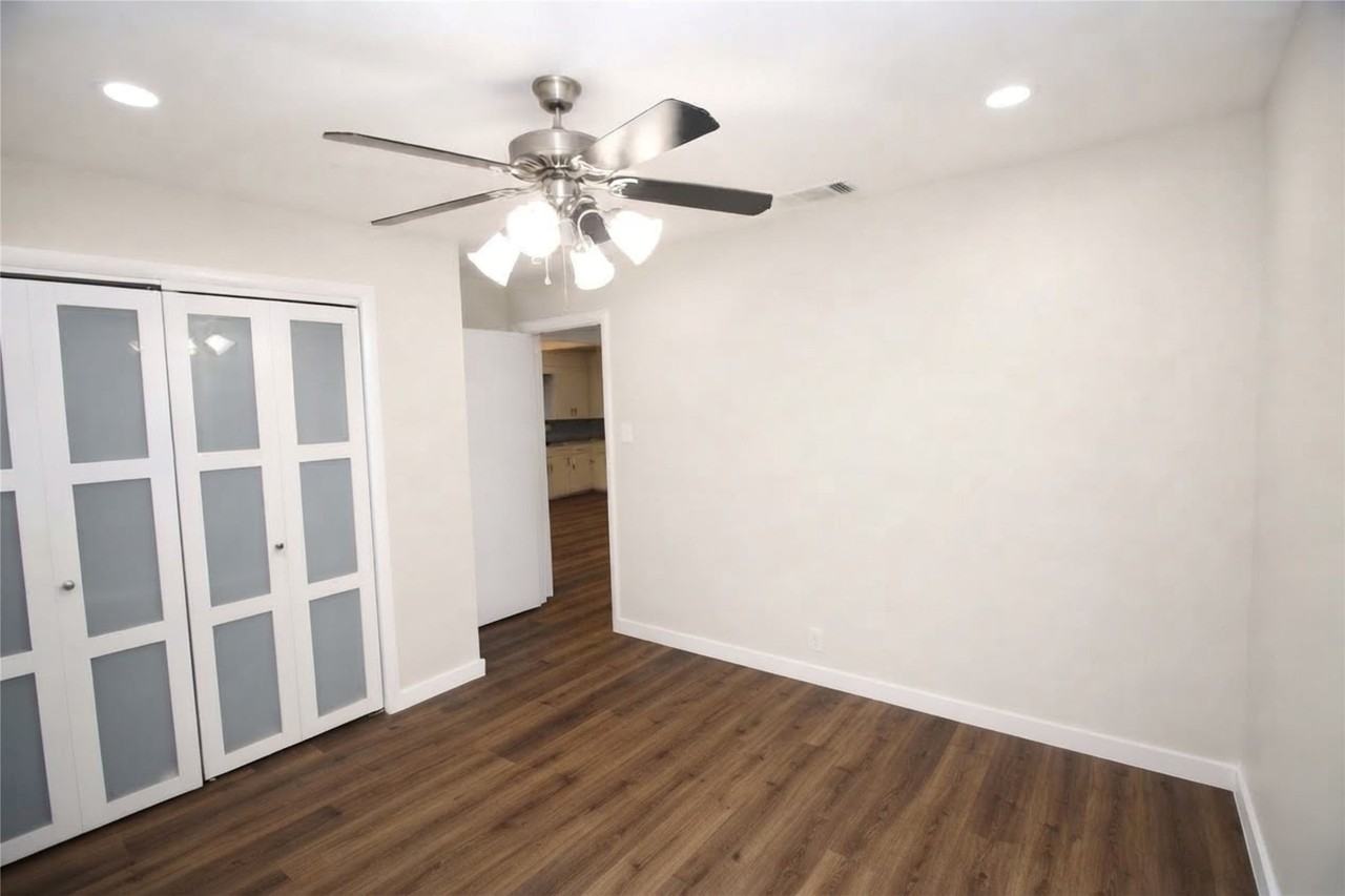 237 Samuel St - Photo 3 of 6