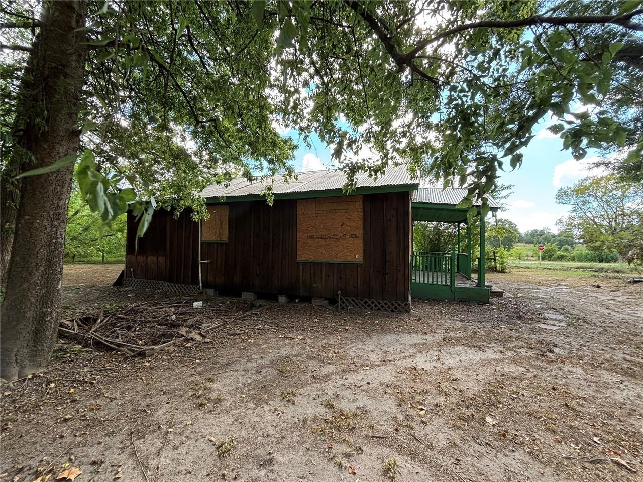 710 Black St - Photo 3 of 10