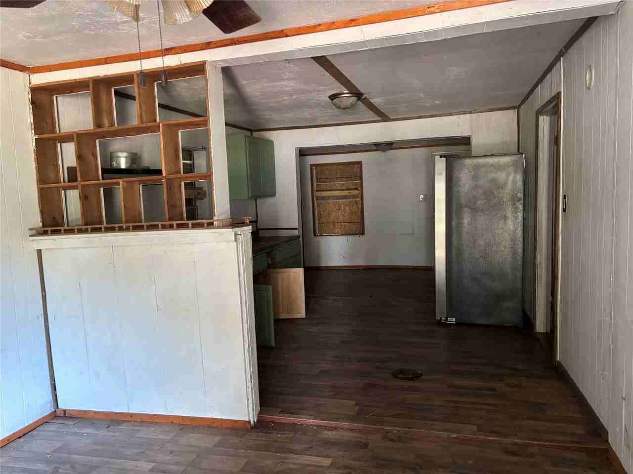 710 Black St - Photo 4 of 10