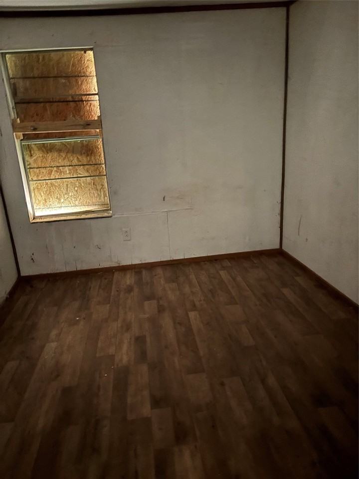 710 Black St - Photo 6 of 10