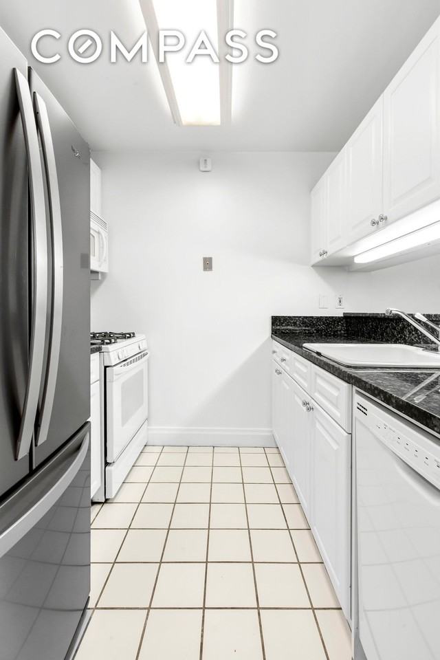 404 E 76th St #2H - Photo 3 of 6