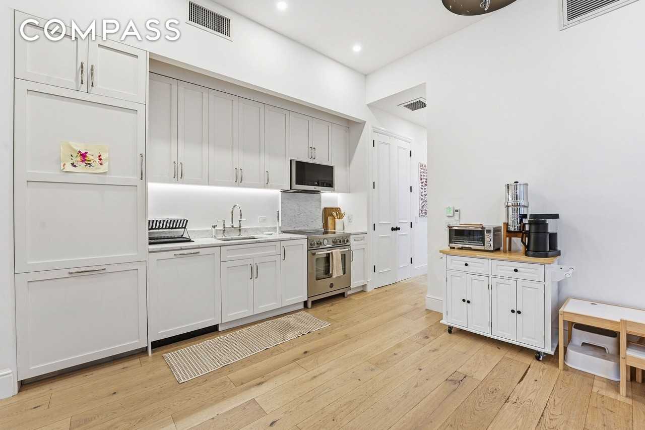 186 Clinton Ave #2B - Photo 4 of 14