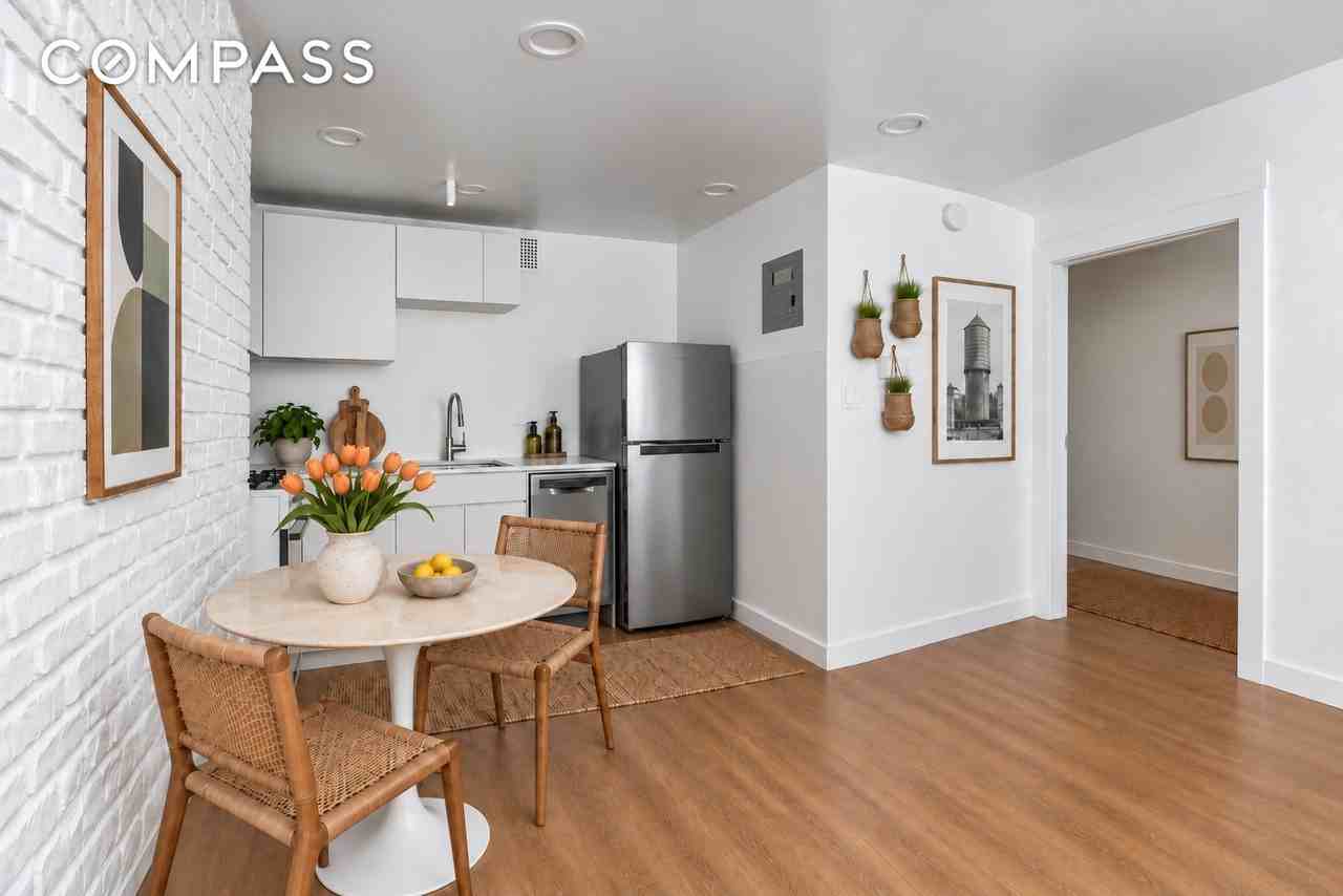 168 Dean St - Photo 4 of 8