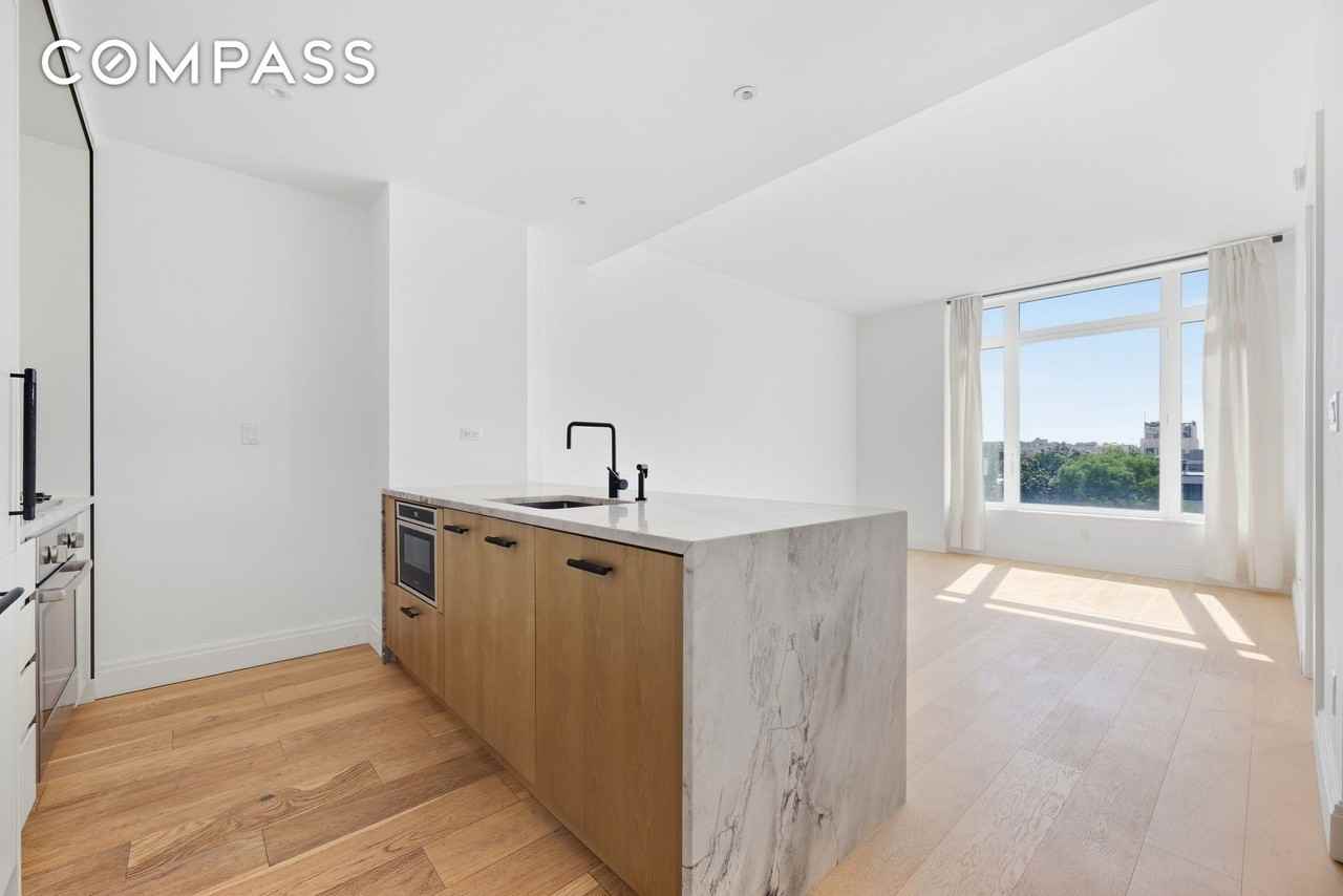 185 18th St #510 - Photo 2 of 11