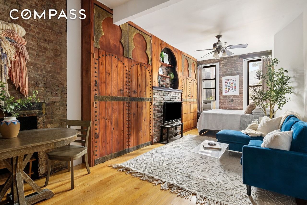 26 Cornelia St #5