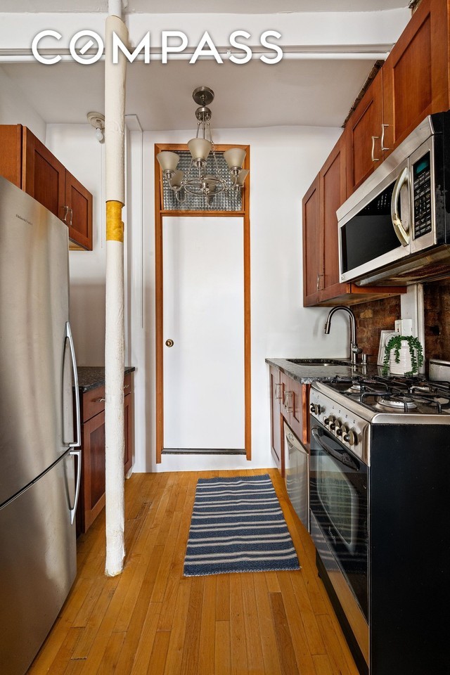 26 Cornelia St #5 - Photo 3 of 7
