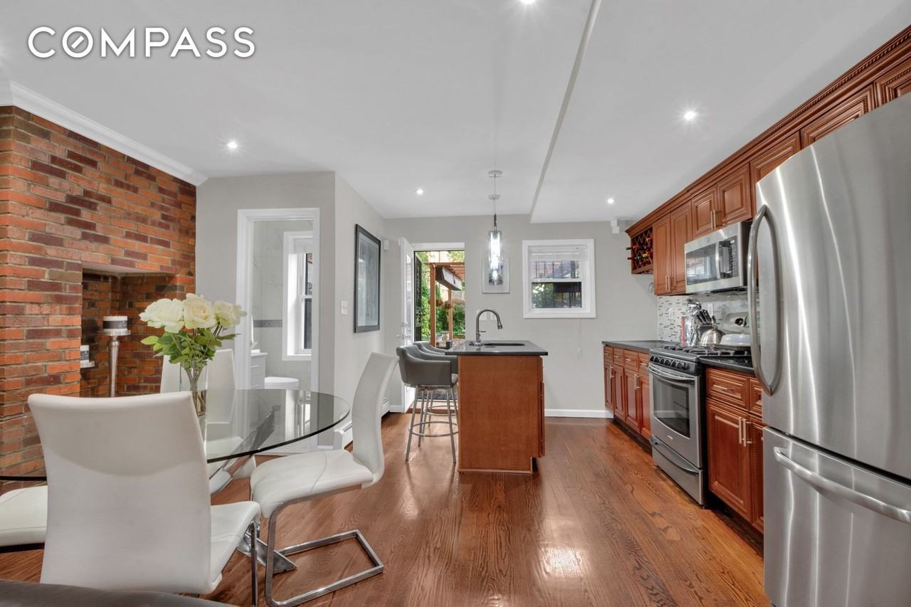 450 Quincy St #TH - Photo 2 of 12