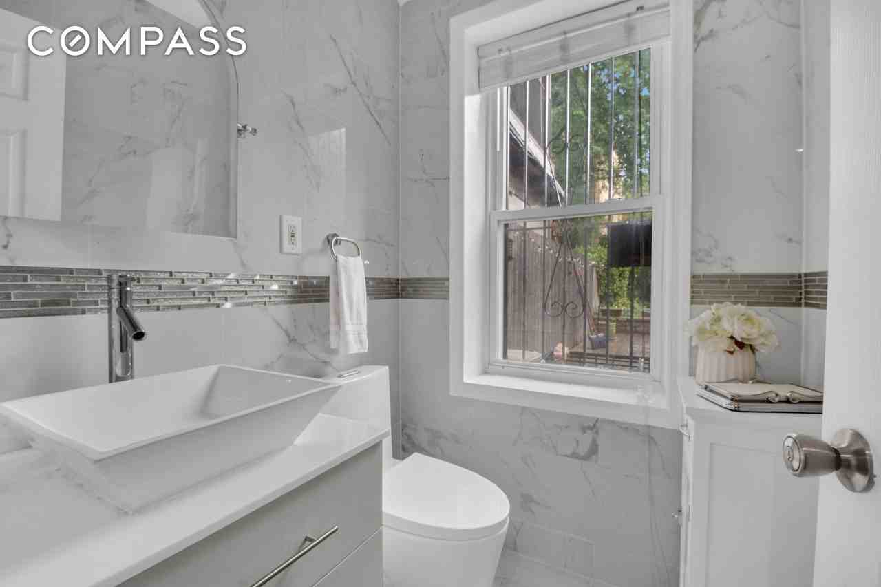 450 Quincy St #TH - Photo 5 of 12