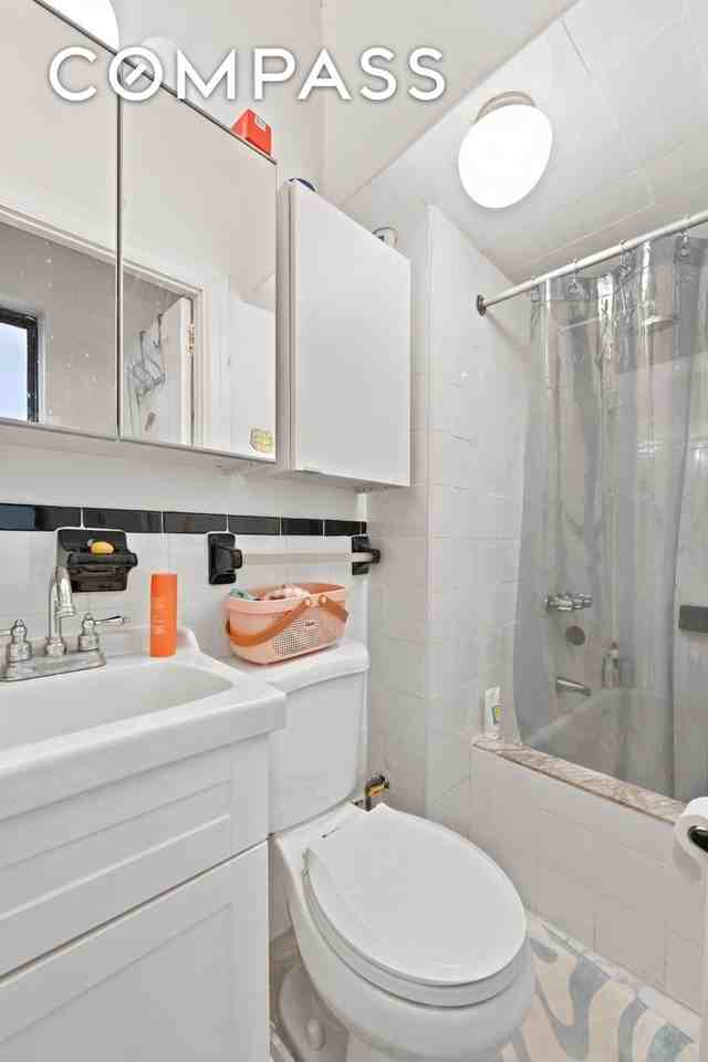 93 1st Pl #3R - Photo 6 of 6