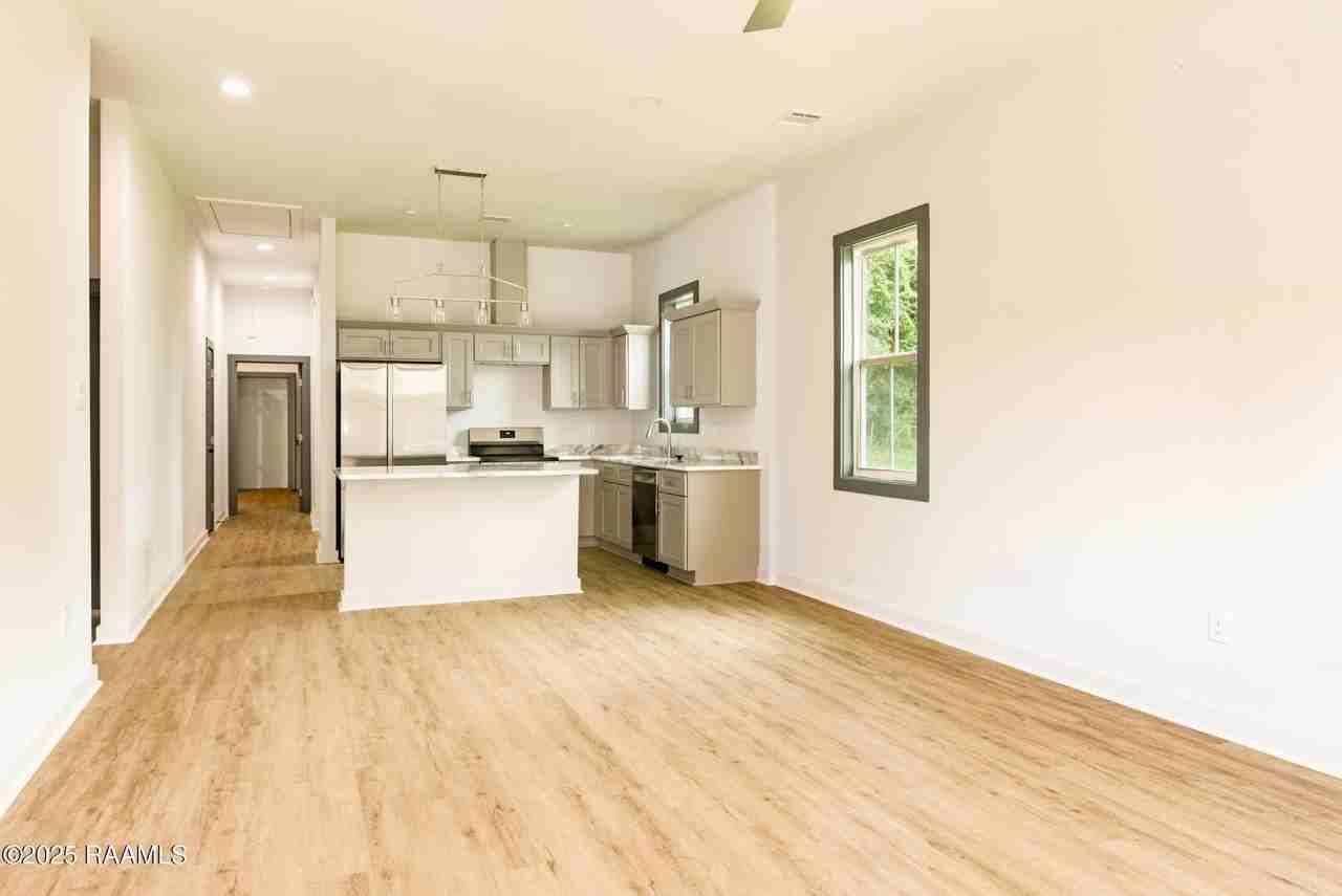 132 Banister Ct - Photo 2 of 11