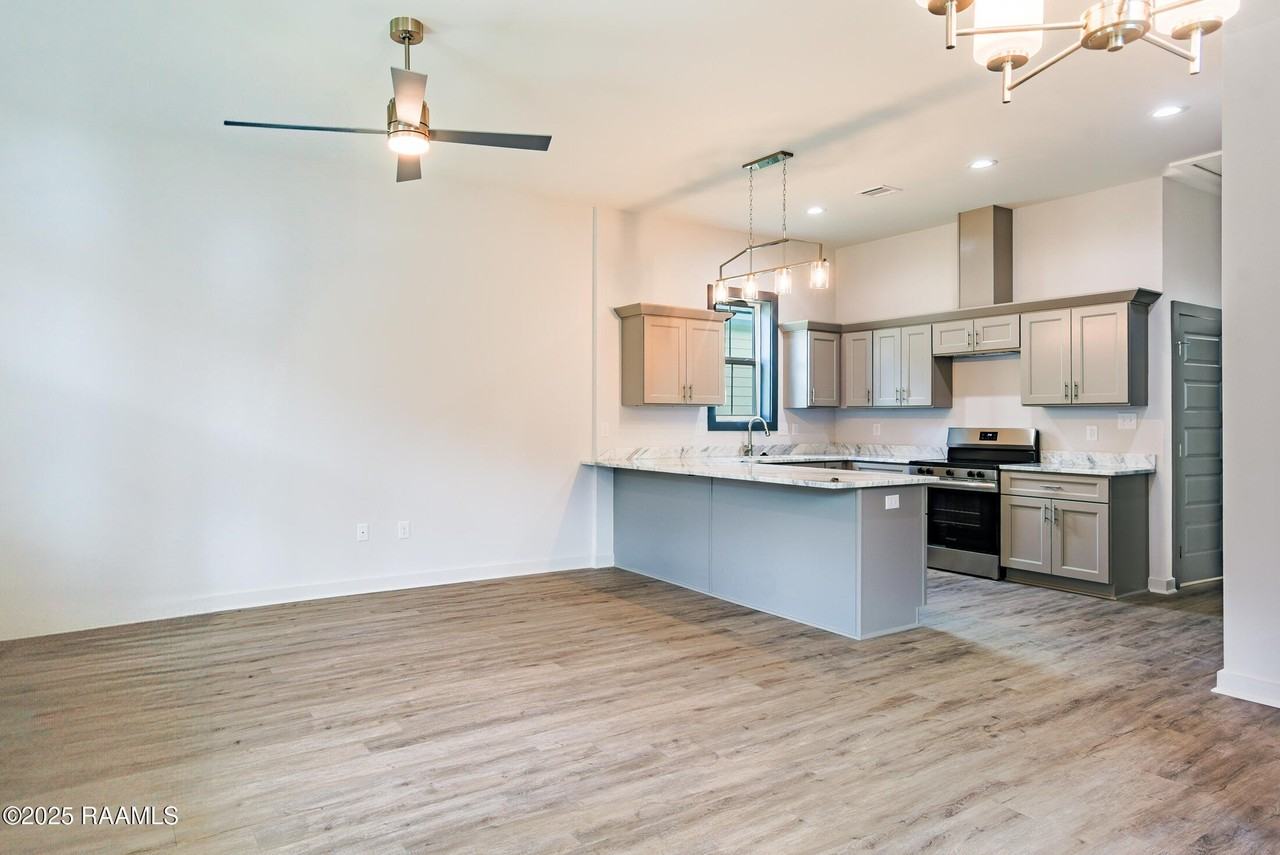 134 Banister Ct - Photo 2 of 11