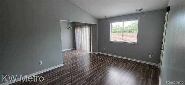 38604 Meadowdale St - Photo 4 of 27