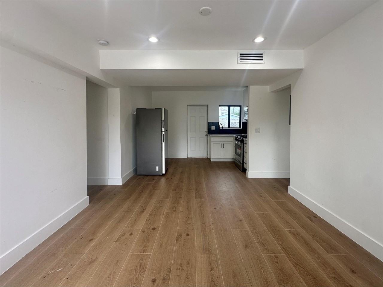 1230 S Federal Hwy - Photo 2 of 16
