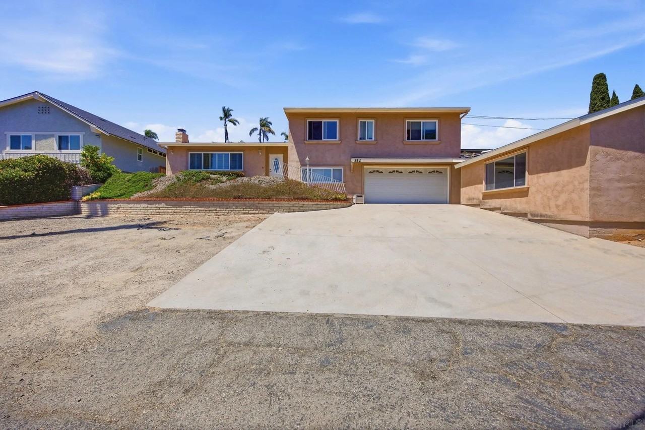 352 Beaumont Dr - Photo 3 of 10