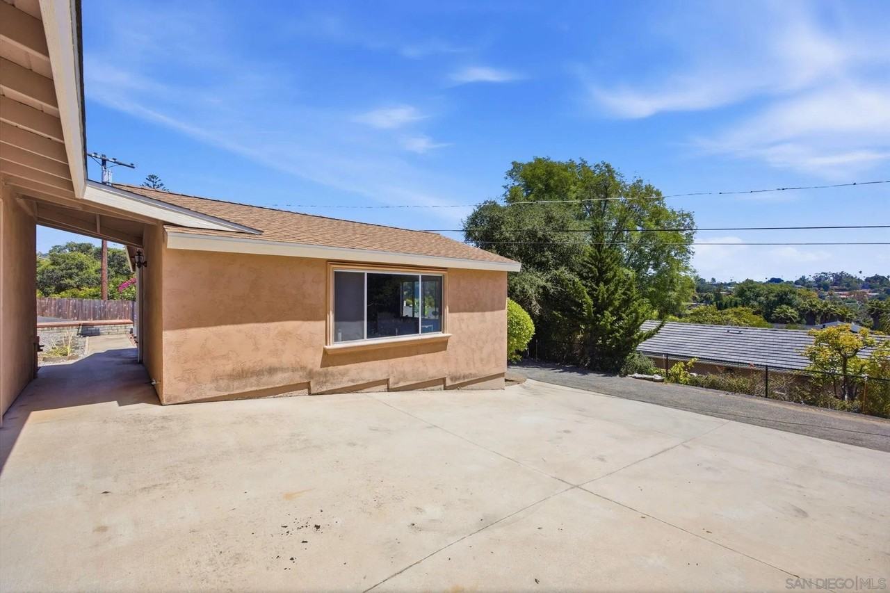352 Beaumont Dr - Photo 5 of 10