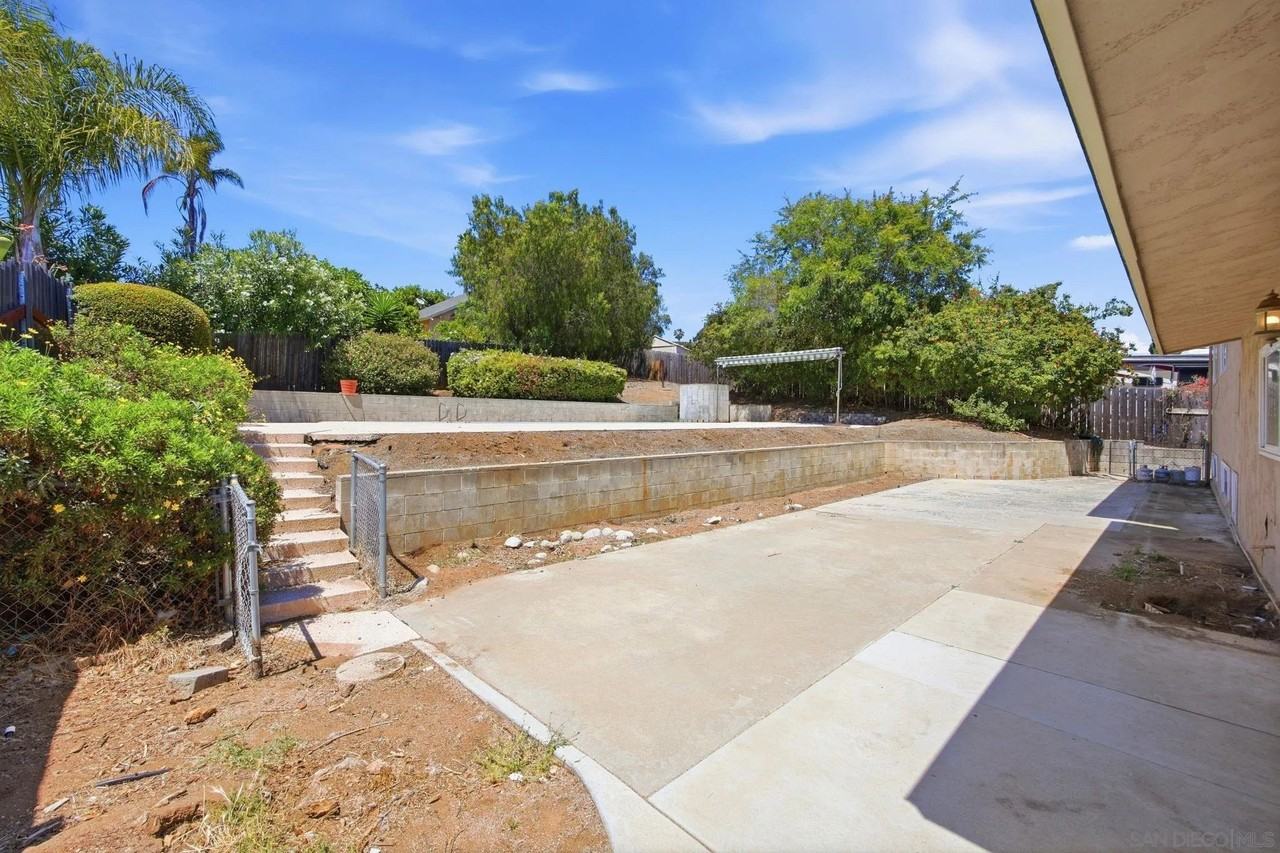 352 Beaumont Dr - Photo 6 of 10