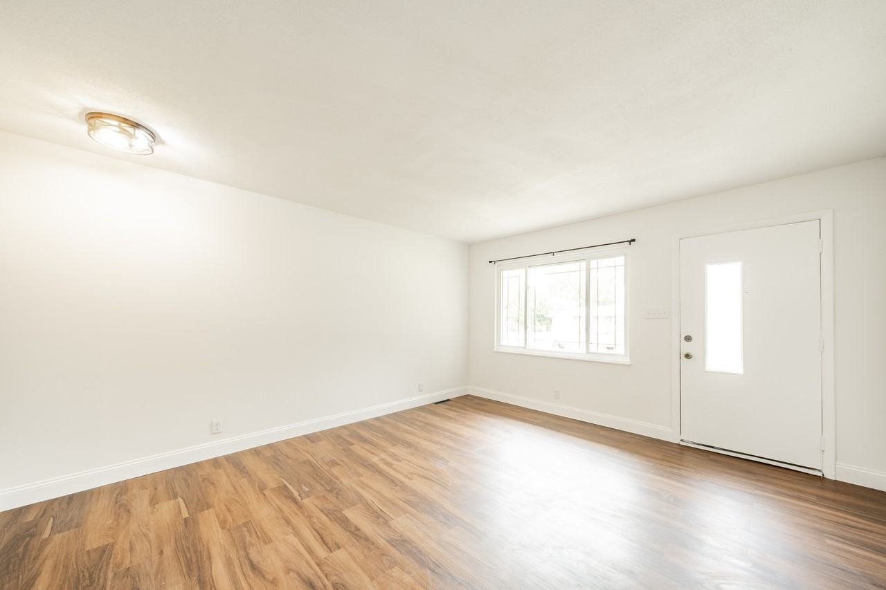 7847 Southfield Drive - Photo 3 of 25