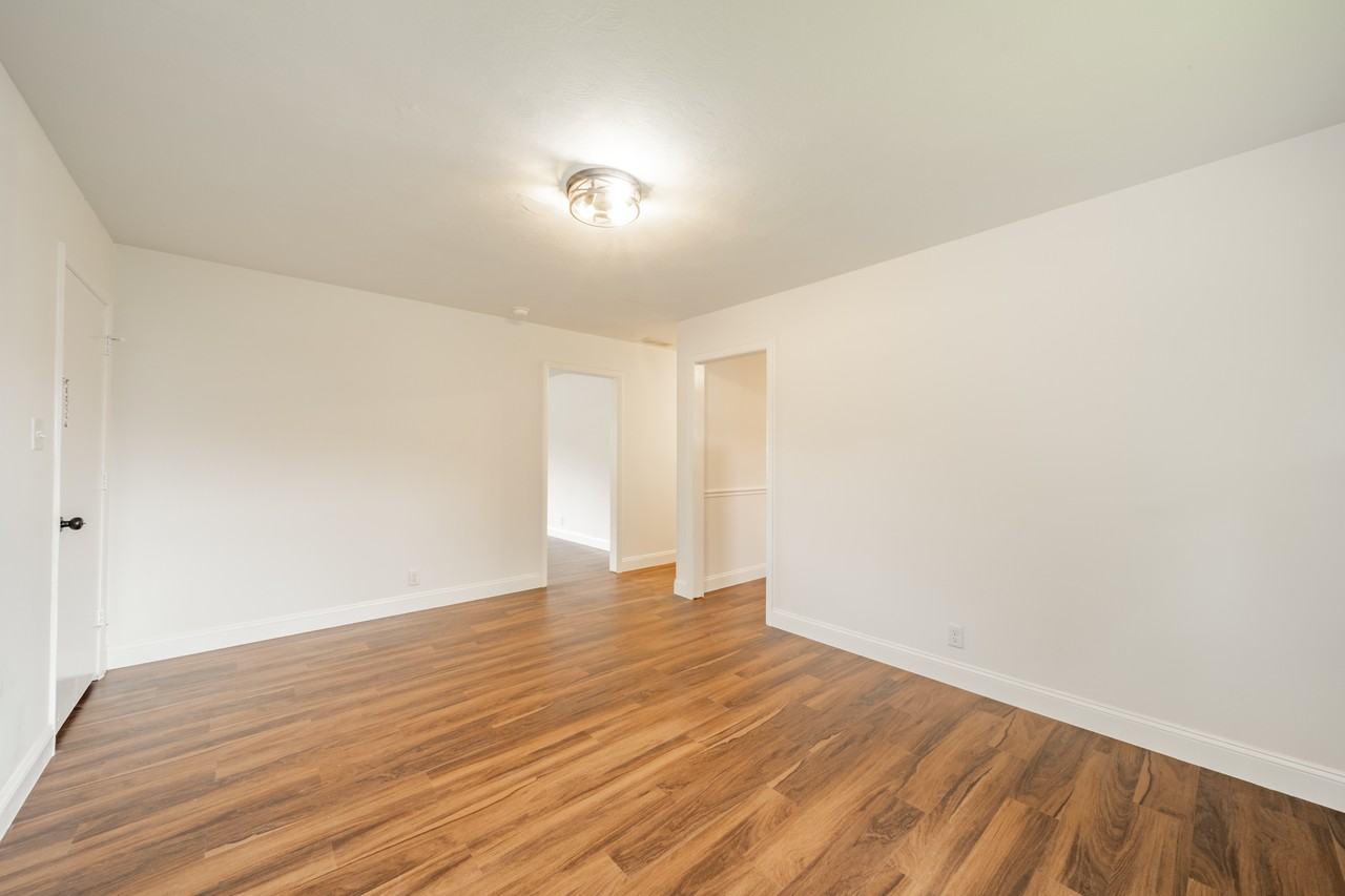 7847 Southfield Drive - Photo 4 of 25