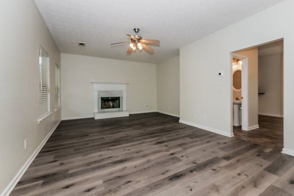 46 Roxbury Ln - Photo 5 of 17