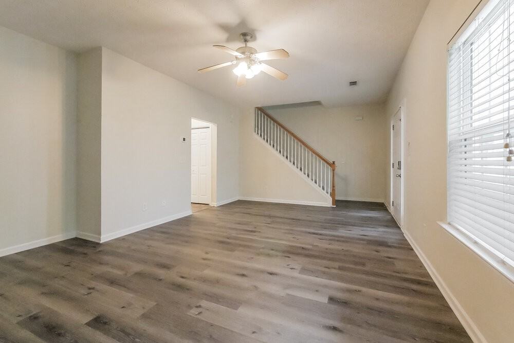 46 Roxbury Ln - Photo 6 of 17