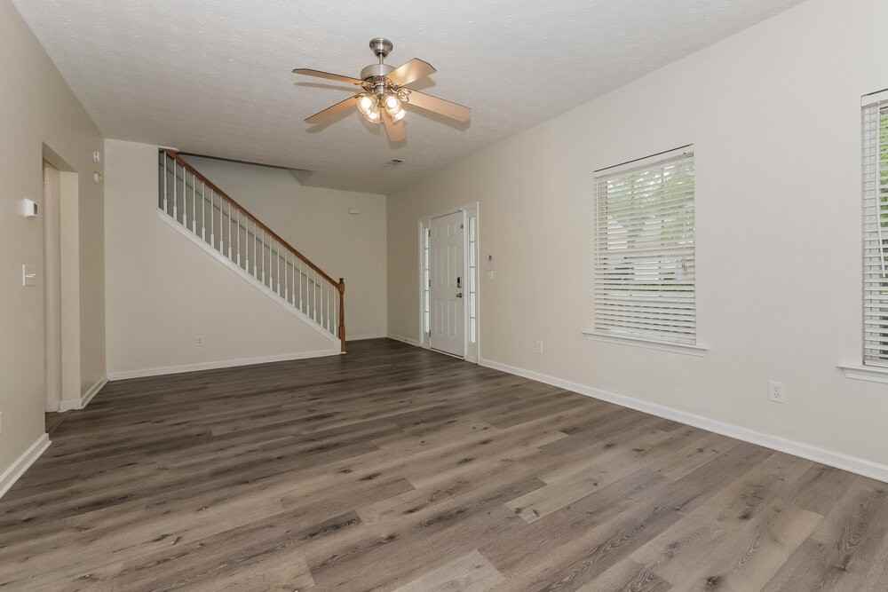 46 Roxbury Ln - Photo 7 of 17