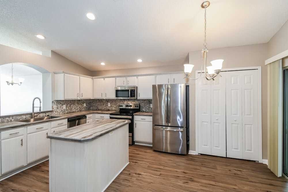 3306 Lake Effie Ct N - Photo 5 of 16