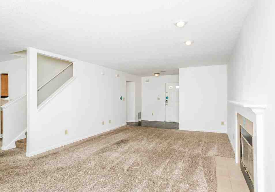 7611 Buck Run Ct - Photo 5 of 17