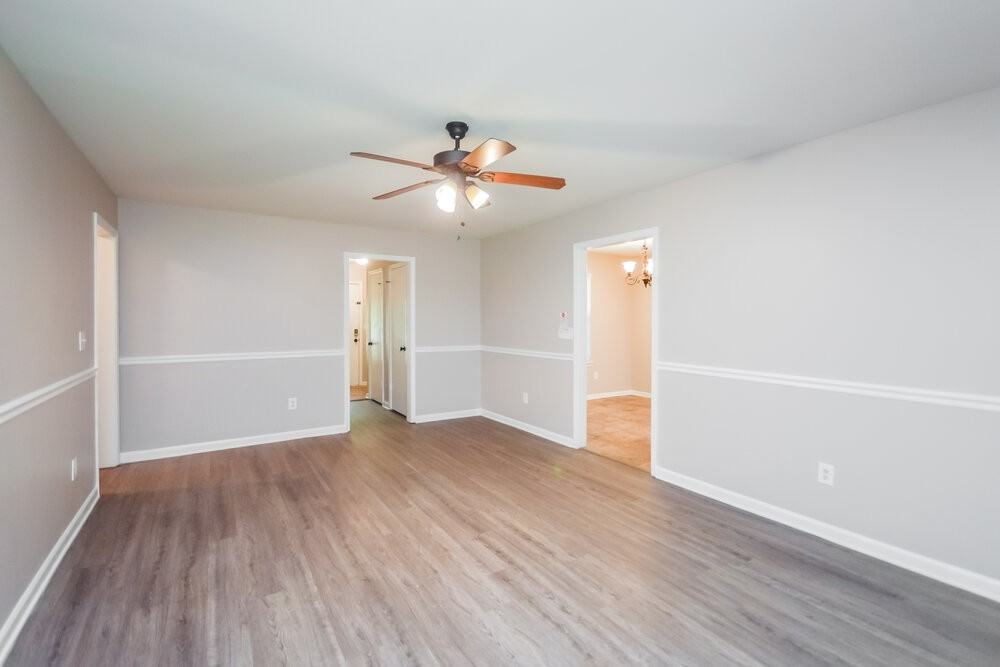400 Willow Ln - Photo 3 of 25